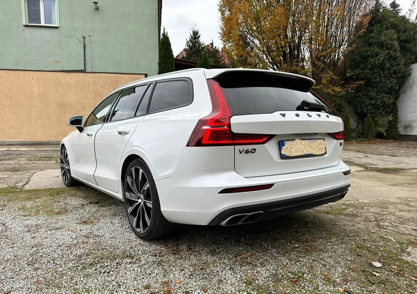 Volvo V60 cena 111900 przebieg: 113315, rok produkcji 2019 z Buk małe 154